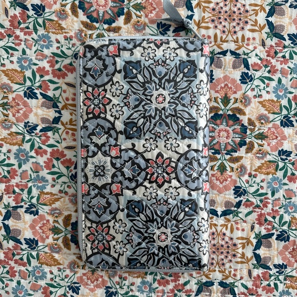 Vera Bradley Travel Organizer Wallet - Picture 2 of 5